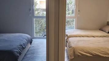 2 slaapkamers, een strijkplank/strijkijzer, gratis wifi, beddengoed