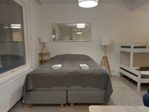 1 chambre, fer et planche Ă repasser, Wi-Fi, draps fournis