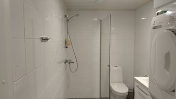 Hårføner, bidé, håndklær og såpe