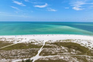 Beach nearby - Anna Margaritas by Beach Boutique Rentals (Anna Maria)