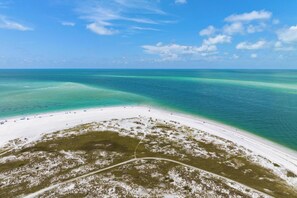 Una spiaggia nelle vicinanze
