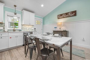 Dining - Anna Margaritas by Beach Boutique Rentals (Anna Maria)