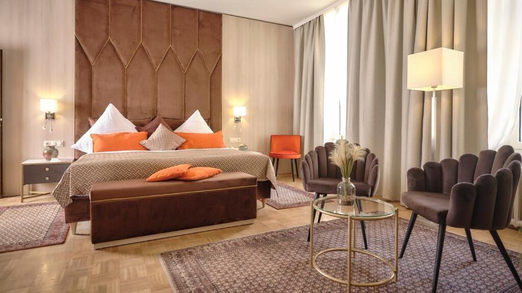 华丽客房 | 客房内保险箱、特色装修、特色家居、办公桌