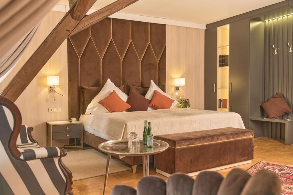 Deluxe Room | In-room safe, individually decorated, individually furnished, desk