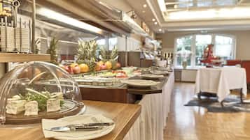 Daily buffet breakfast (EUR 19.90 per person)