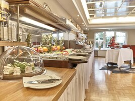 Daily buffet breakfast (EUR 19.90 per person)