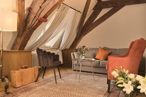 Caja de seguridad en la habitación y decoración personalizada 