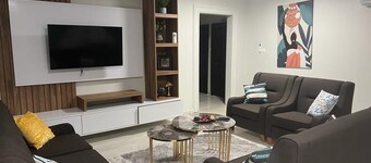 Spacious 2Bedroom en-suite with Queen Beds+ Living Room+ HiSpeed WiFi + Kitchen 