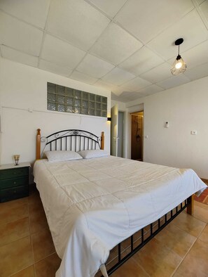 1 bedroom, desk, free WiFi, bed sheets