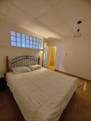 1 chambre, bureau, Wi-Fi gratuit, draps fournis