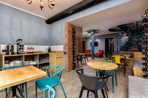 朝食 (ビュッフェ)、毎日提供 (1 名様 30 GEL)