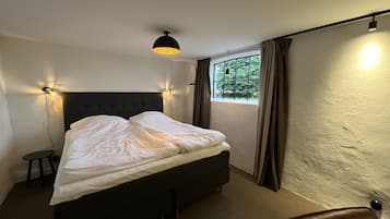 Family Quadruple Room | Soundproofing, free WiFi, bed sheets