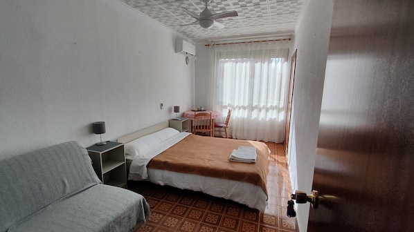 Economy Room, Shared Bathroom