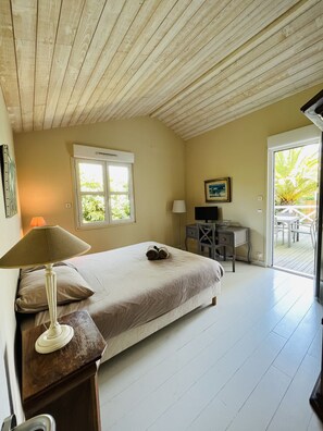 5 bedrooms, desk, iron/ironing board, free WiFi