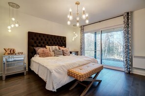 4 slaapkamers, een strijkplank/strijkijzer, gratis wifi, beddengoed