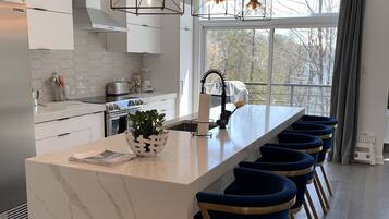 KĂŒhlschrank, Mikrowelle, Ofen, Herdplatte