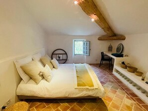 Laptop workspace, free WiFi, bed sheets - La Bastide (Saint-Julien)
