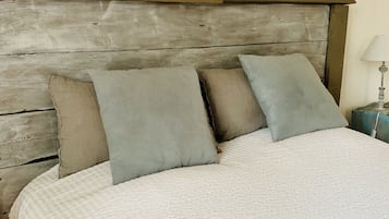 Family Triple Room | 1 bedroom, laptop workspace, free WiFi, bed sheets