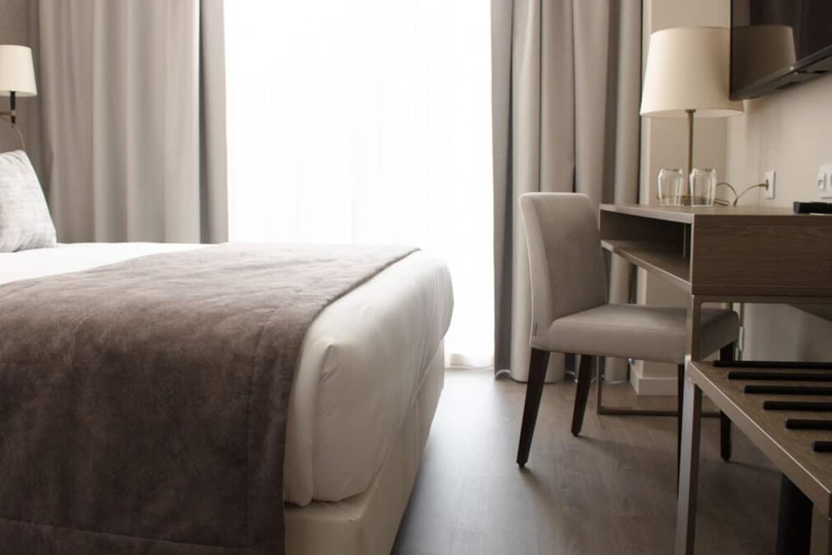 1 slaapkamer, een minibar, een kluis op de kamer, een bureau