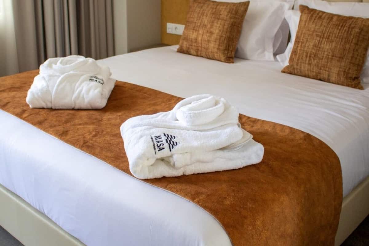 privilige club double room | 1 bedroom, minibar, in-room safe, desk