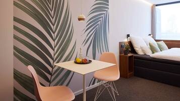 Comfort-Doppelzimmer, 1 King-Bett, Nichtraucher | Hochwertige Bettwaren, kostenlose Minibar, individuell dekoriert