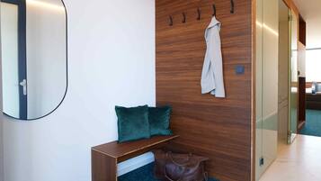 Comfort Double Room, 1 King Bed, Non Smoking | Living area | 25-inch flat-screen TV with digital channels, streaming services