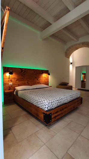 Deluxe Room, 1 Bedroom, Non Smoking | Frette Italian sheets, premium bedding, down comforters, free WiFi - Santa Rita (Corato)
