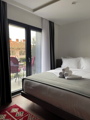 Double Room with Balcony | Articles gratuits dans le mini-bar, coffres-forts dans les chambres