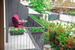 Double Room with Balcony | Free minibar, in-room safe, soundproofing, iron/ironing board - Etnomania Boutique Hotel (Pristina)