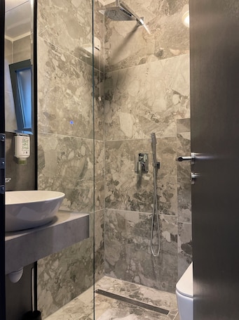 Basic Single Room | Bathroom. Etnomania Boutique Hotel