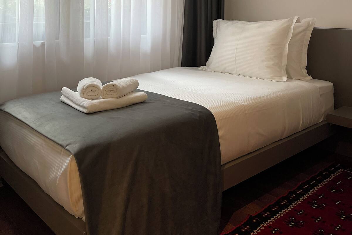 Basic Single Room | Free minibar, in-room safe, soundproofing