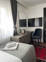 Basic Single Room | Free minibar, in-room safe, soundproofing, iron/ironing board