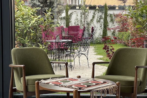 Televisión de pantalla plana de 40 pulgadas con canales por cable