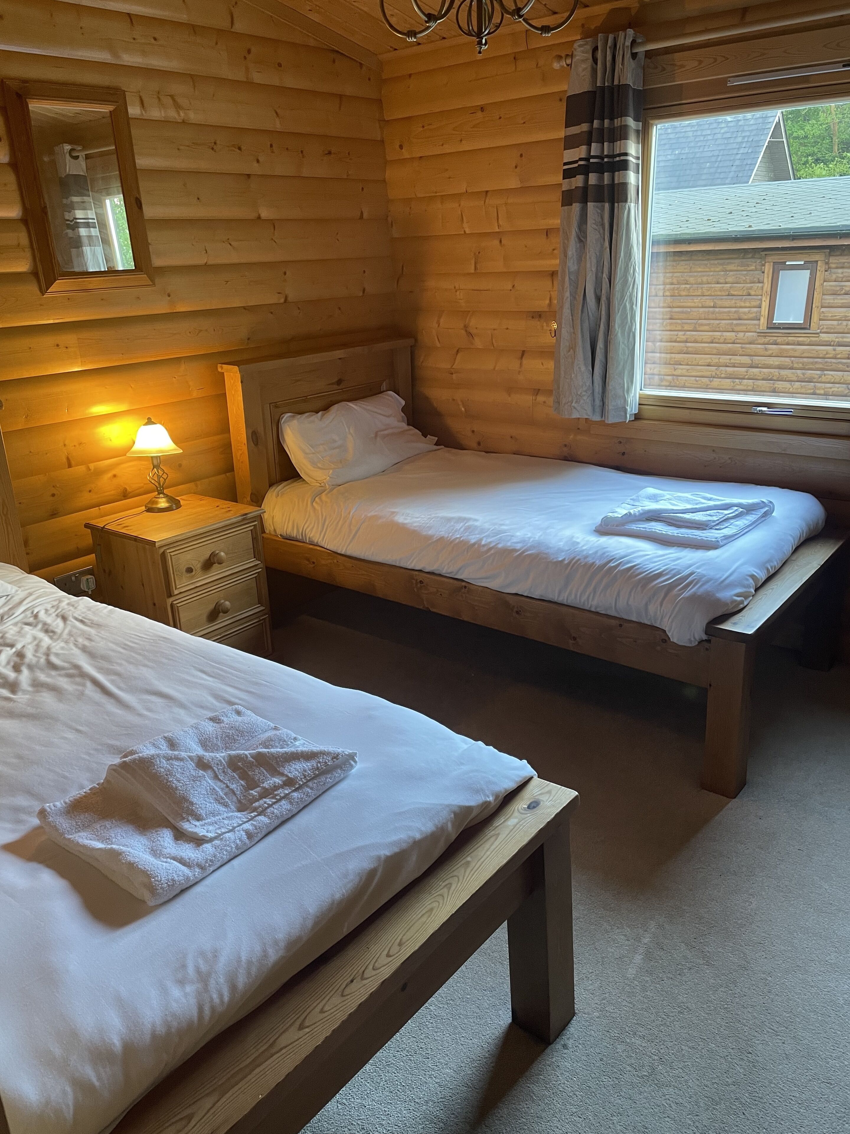 Luxury log Cabin With hot tub Overlooking the Kenwick Park Golf Course