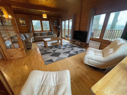 Luxury log Cabin With hot tub Overlooking the Kenwick Park Golf Course