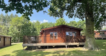 Luxury log Cabin With hot tub Overlooking the Kenwick Park Golf Course