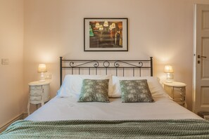 Apartment | Iron/ironing board, cots/infant beds, free WiFi, bed sheets - La Terrazza Cavour (Bellagio)