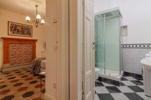 Apartment | Bathroom | Shower, free toiletries, hair dryer, bidet - La Terrazza Cavour (Bellagio)