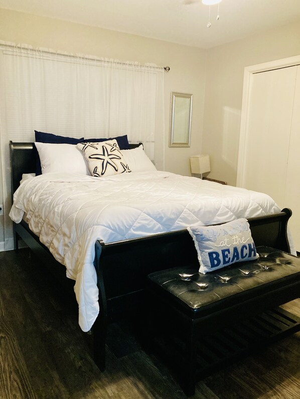 3 bedrooms, desk, iron/ironing board, free WiFi