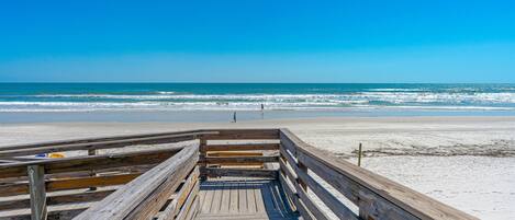 Beach nearby, sun-loungers, beach towels