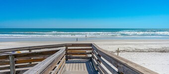 Dog Friendly Loft STEPS from Beach with Gas Barbecue Grill and Upstairs Deck!