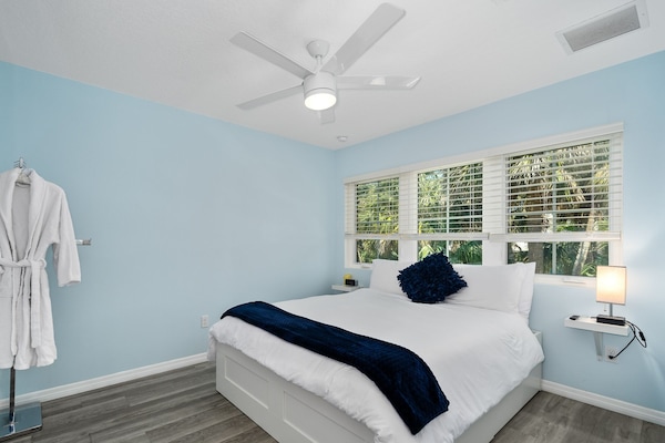 Bedroom with Queen Bed