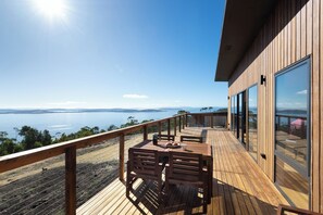 Outdoor dining - Magic Views (Hobart)
