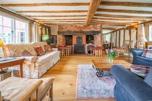 TV, fireplace - The Old Post Office, Higham (Higham)