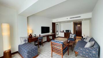 Suite ejecutiva | Artículos del minibar gratis y caja de seguridad en la habitación