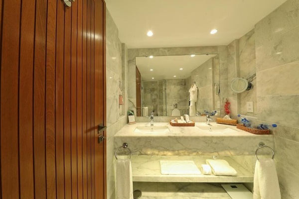 Shower, free toiletries, hair dryer, bathrobes