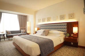 Minibar gratis, brankas, dan setrika/meja setrika