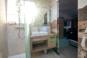 Comfort Double Room | Bathroom | Deep-soaking bathtub, hair dryer, slippers, bidet - SL Hotel (Bad Wiessee)