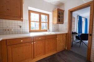 Roupas de cama premium, cofres nos quartos, individualmente decorados