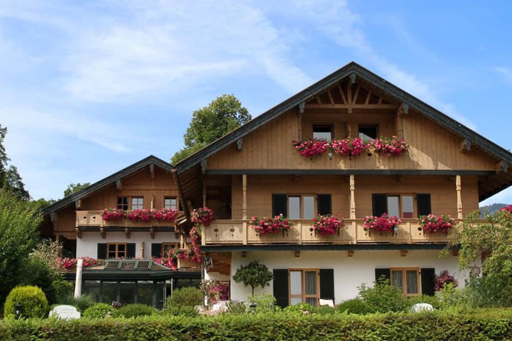 SL Hotel